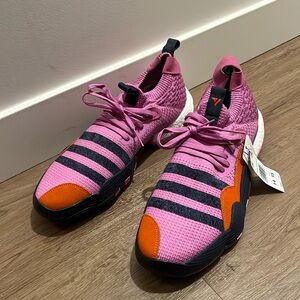 BRAND NEW ADIDAS MENS- BASKETBALL SHOE “Trae Young 2”